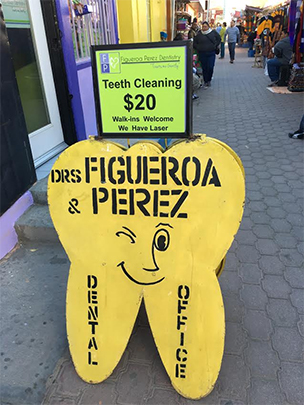 Los Algodones Dental Sign